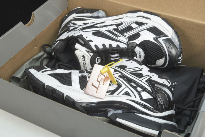 BLCG  Track TRAINER  Yeeshoes  22040702