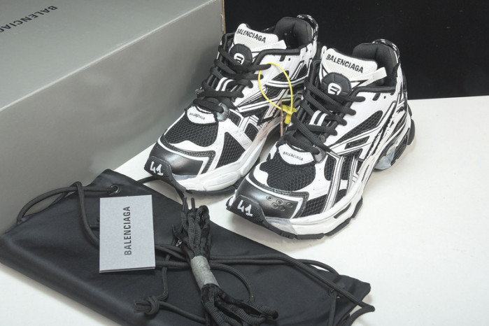BLCG  Track TRAINER  Yeeshoes  22040702