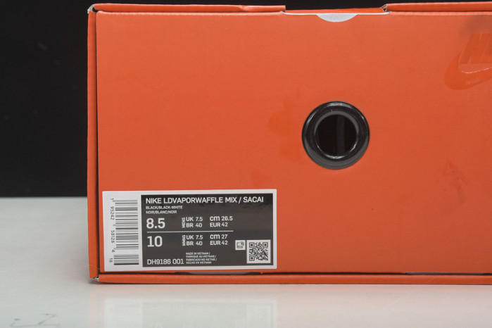 Sacai x Jean Paul Gaultier x Nk VaporWaffle DH9186-001