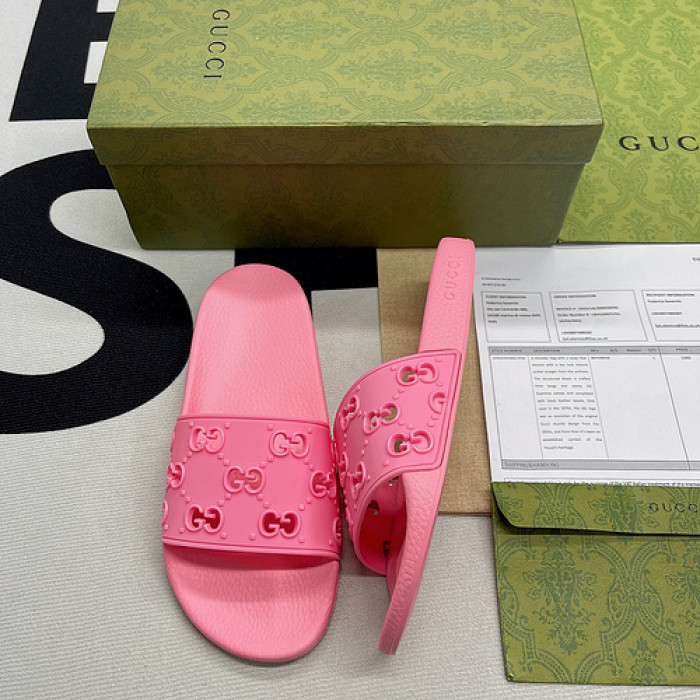 G*u*i slippers