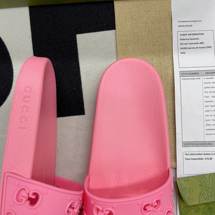 G*u*i slippers