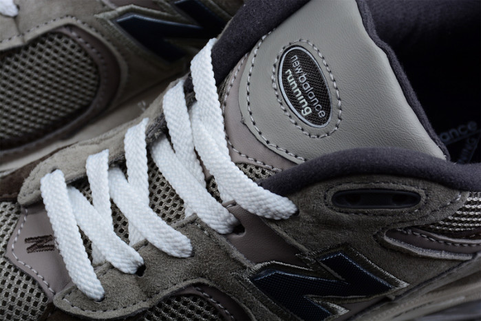 New* Balance WL2002 M2002RAW