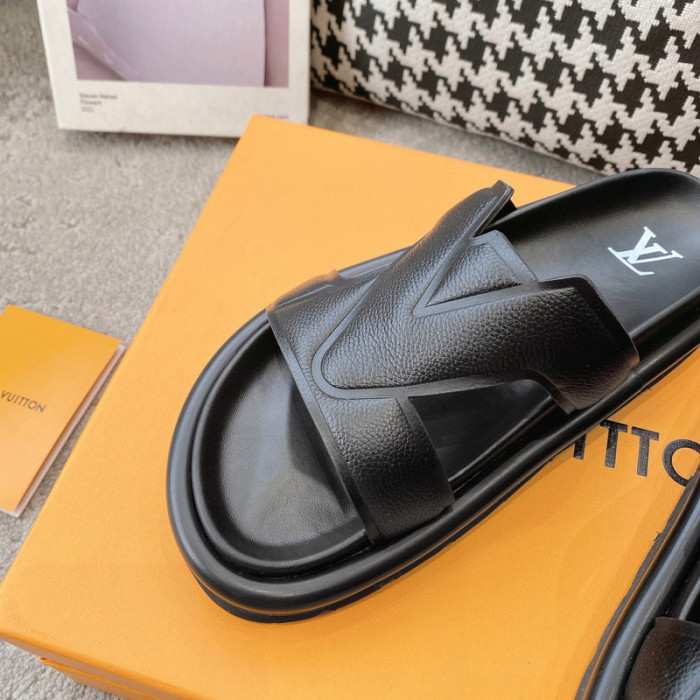 LV SLIPPERS