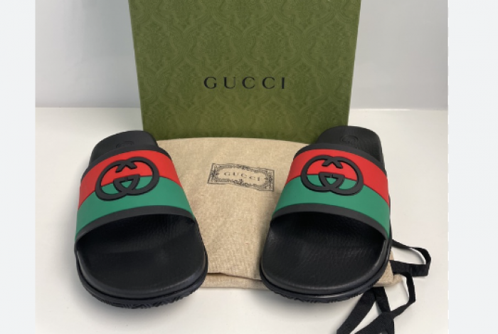 G*u*i slippers