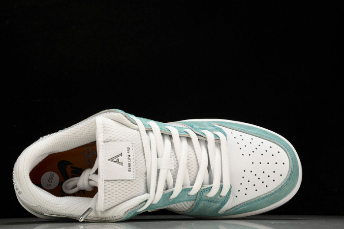 APRIL SKKATEBOARDS x nike SB Dunk Low  Turbo Green   FD2562-400