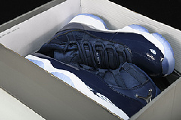Air Jordan 11  378037-441