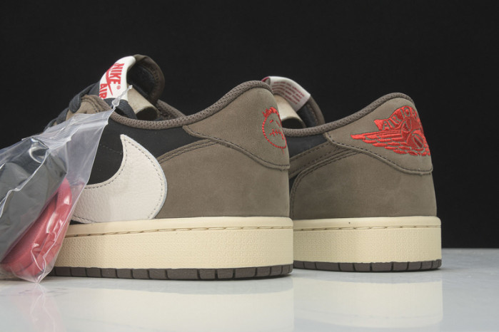 Travis Scott x Air Jordan 1 Low CQ4277-001