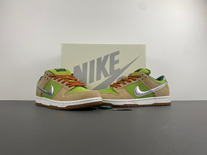 Nike SB Dunk Low “Escargot”  FQ7585-200