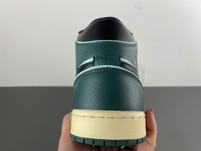 AIR JORDAN 1 MID SE "LEGEND PINK FQ7818-100