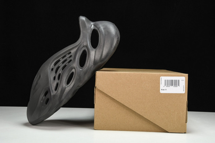 Adidas Yeezy Foam Runner “Onyx” HP8739