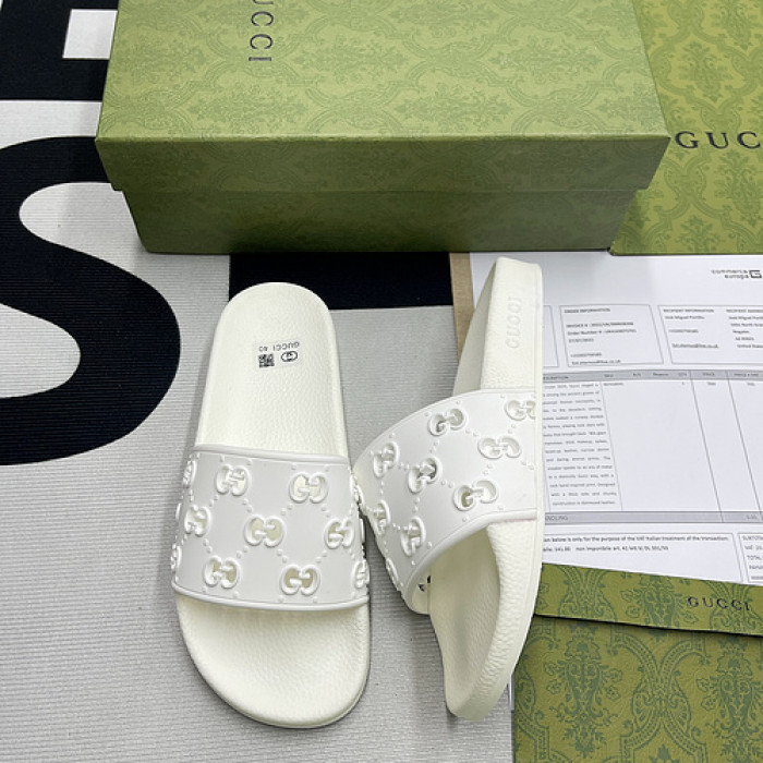 G*u*i slippers