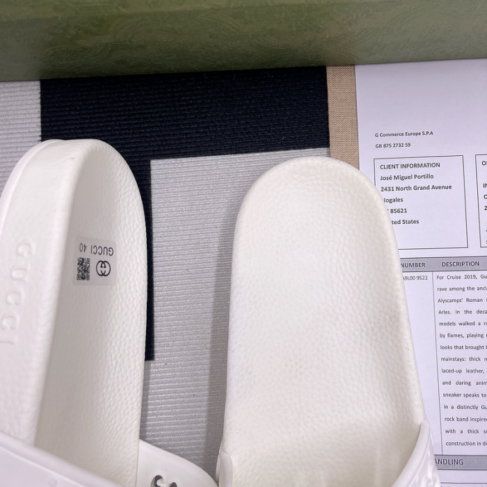 G*u*i slippers