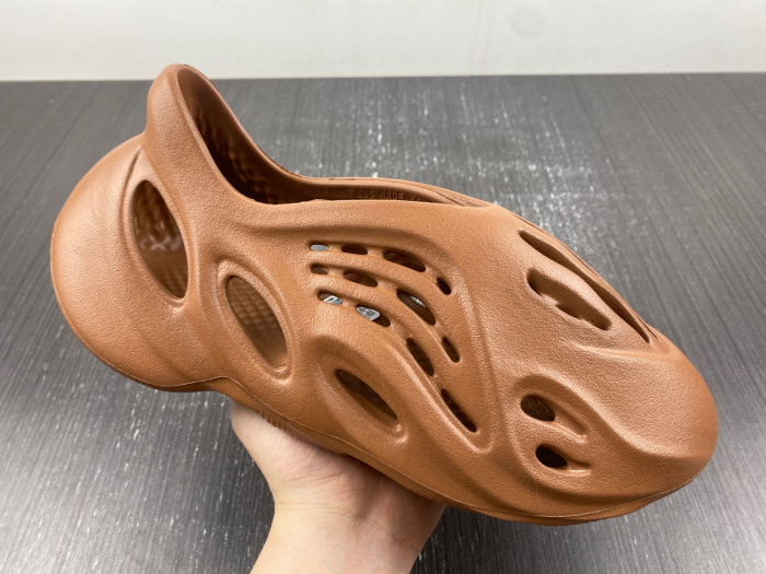 Yeezy Foam Runner  HP5335