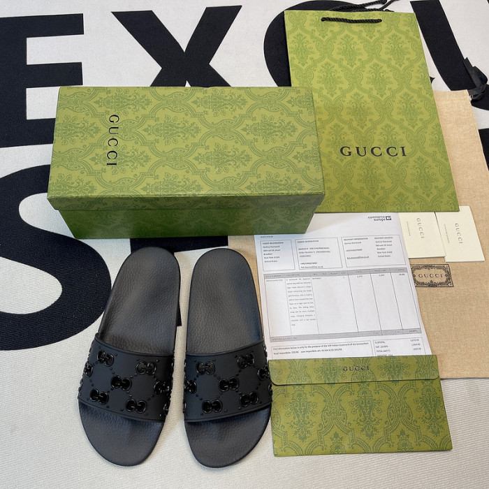 G*u*i slippers