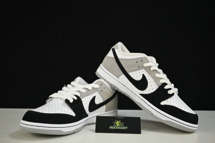 NIKE DUNK LOW GREY AND WHITE