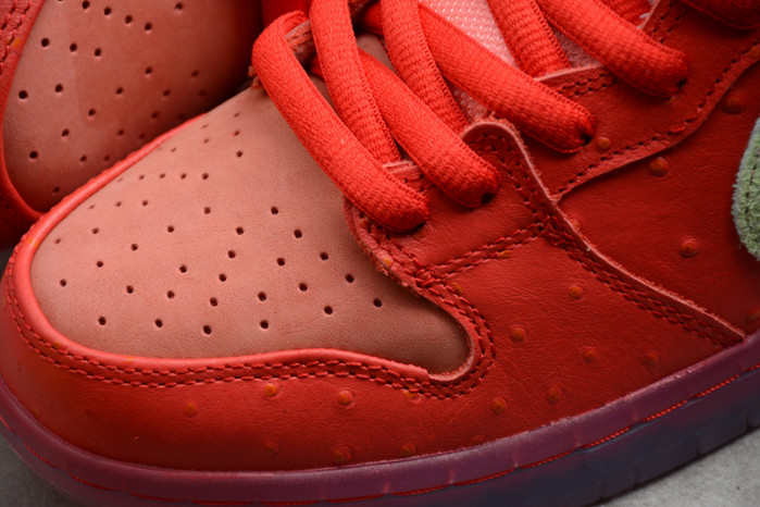 Nike SB Dunk High "Strawberry Cough" - CW7093 600