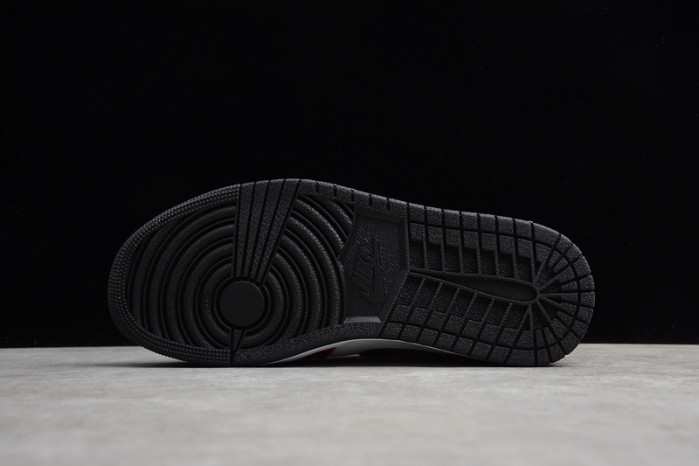 Air Jordan 1 Mid Chicago Toe 554724-069