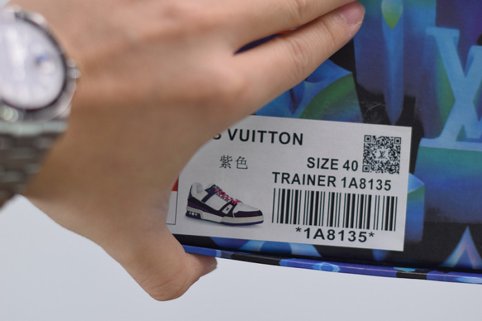 LV SNEAKER LOW YEE-002