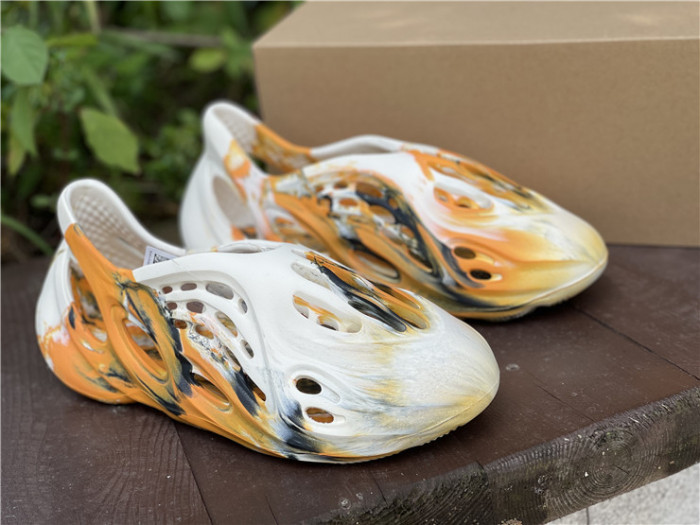 Adidas Yeezy Foam RNNR MXT Moon