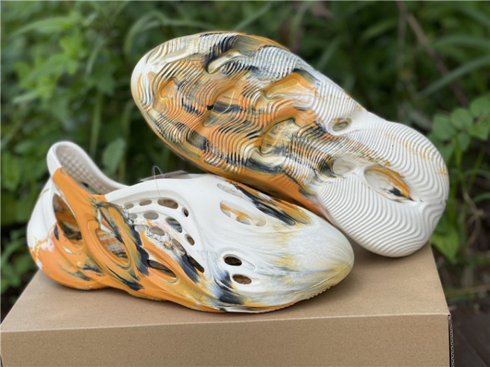 Adidas Yeezy Foam RNNR MXT Moon