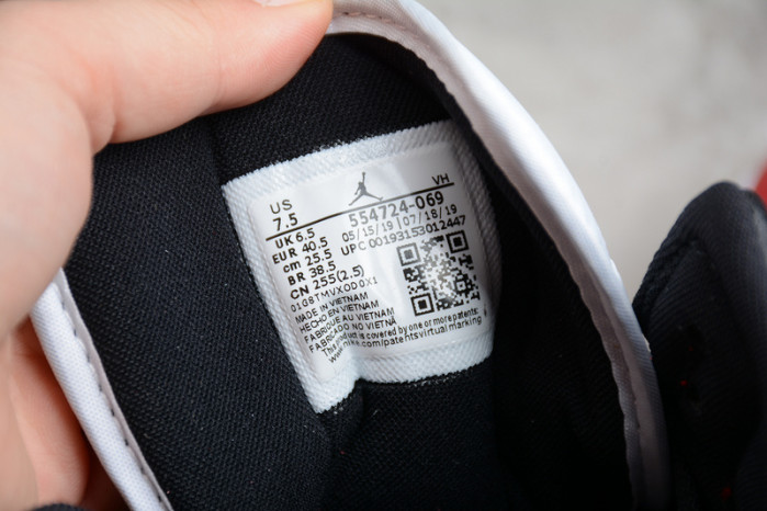 Air Jordan 1 Mid Chicago Toe 554724-069