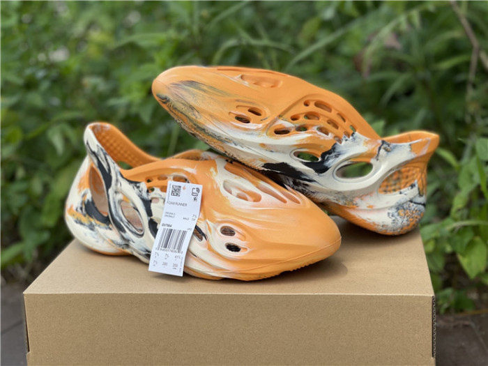 Adidas Yeezy Foam RNNR MXT Moon