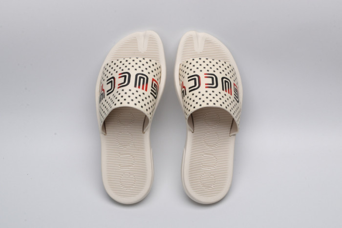 G*u*i slippers