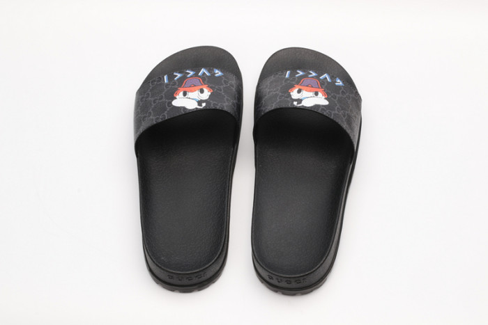 G*u*i slippers