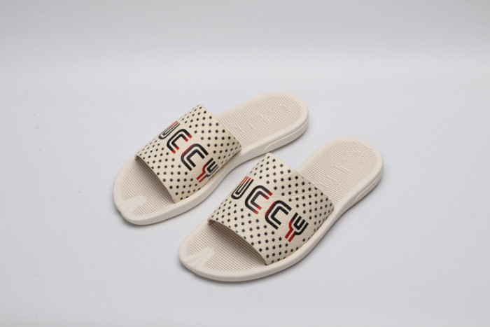 G*u*i slippers