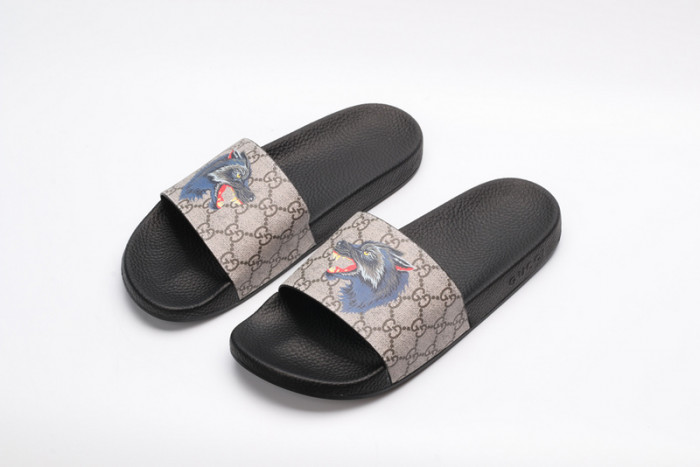 G*u*i slippers
